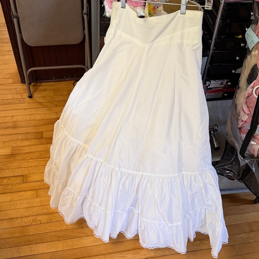 Petticoat / underskirt / slip (for under wedding dress or similar gown)